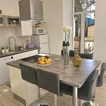 F3 Ground Floor, Hypercentre 2 Min From Palace