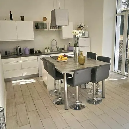 F3 Ground Floor, Hypercentre 2 Min From Palace *